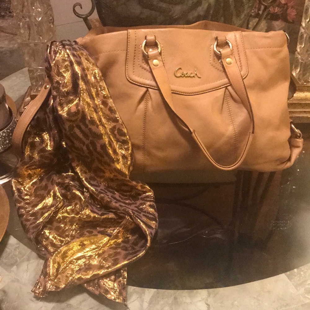 💯💯💯 COACH Awesome bag!!! What A-Beauty 🥰scarf included